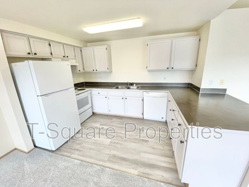Everett House: 8830 3rd Ave SE