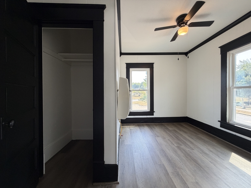 Siloam Springs Condo: 401 East Twin Springs Street - 5