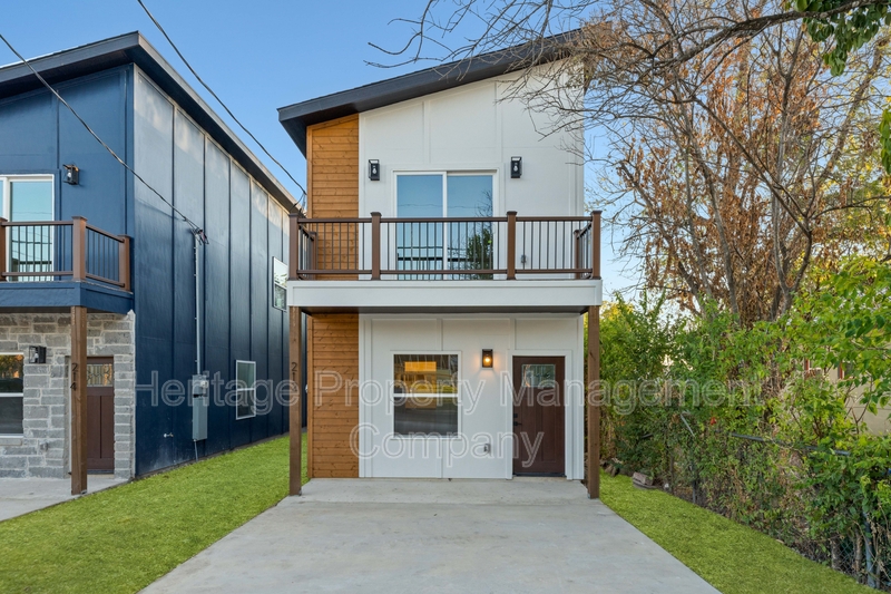 San Antonio House: 212 Cooper St