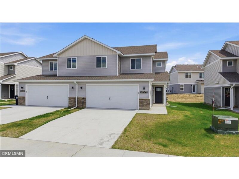 Big Lake Townhome: 18001 Walnut Cir