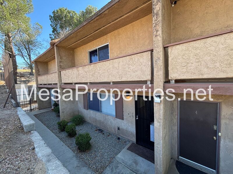 Victorville House: 14299 La Paz Dr.