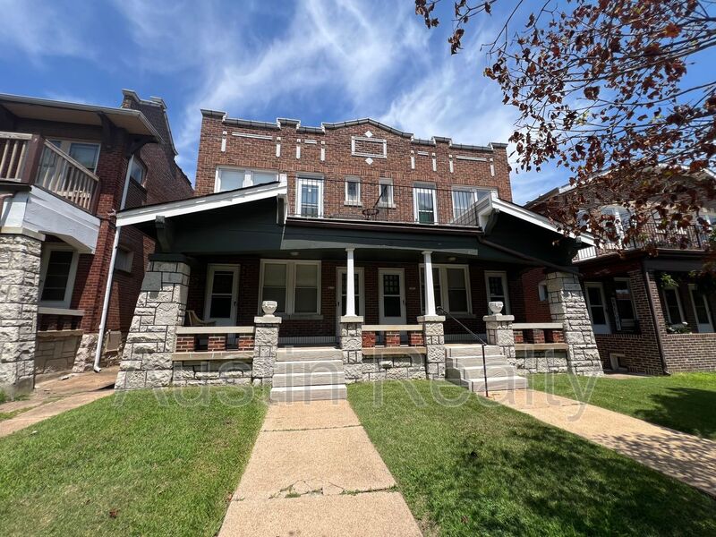Saint Louis Condo: 5009 Mardel Ave