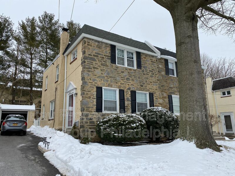 Ardmore House: 2311 Bryn Mawr Ave