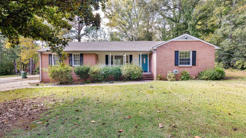 Lancaster House: 502 Plantation Road