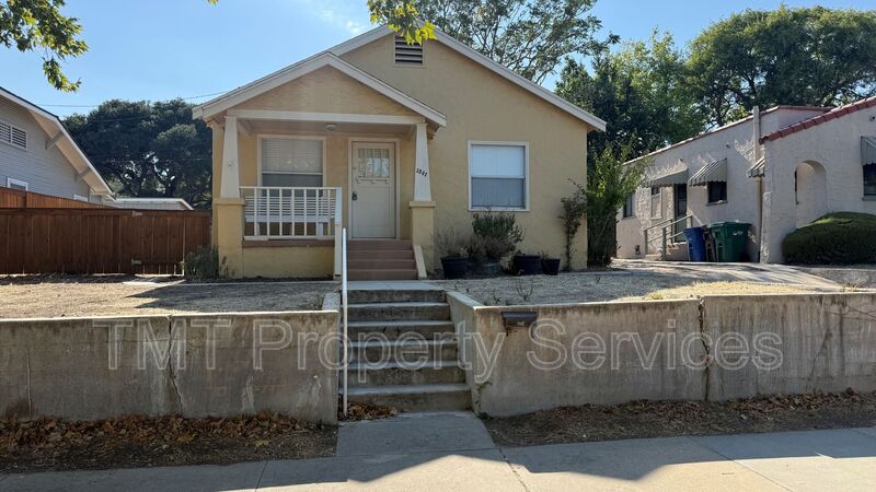 Paso Robles House: 1541 Olive St