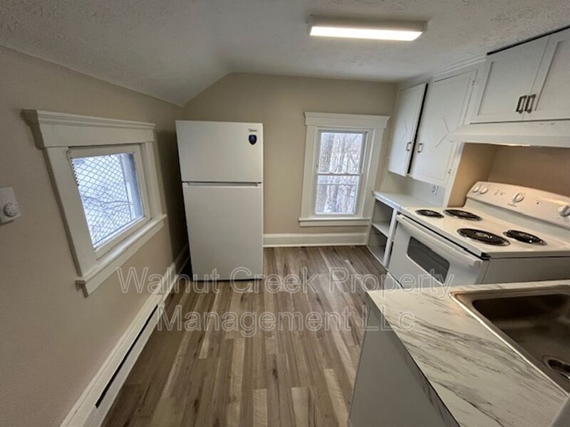 Elyria House: 102 Rush