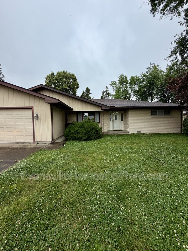 Evansville House: 6600 East Oak Street