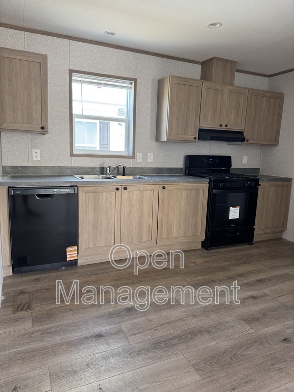 Whitewater House: 755 N. Tratt St