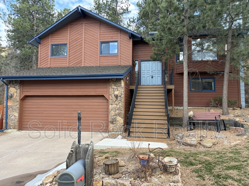 Colorado Springs House: 1535 Mount Woodmen Court