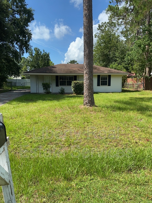 Hinesville House: 228 Pointe South Dr