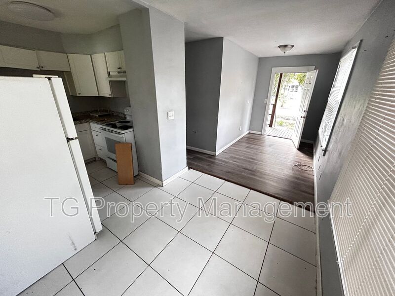 Jacksonville House: 2057 Brackland St