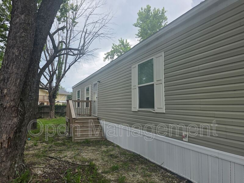 Republic House: 7534 Us-60