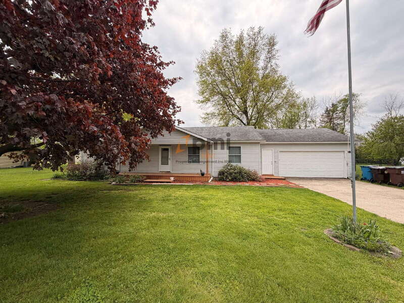 Wanatah House: 110 W Carrie Ave