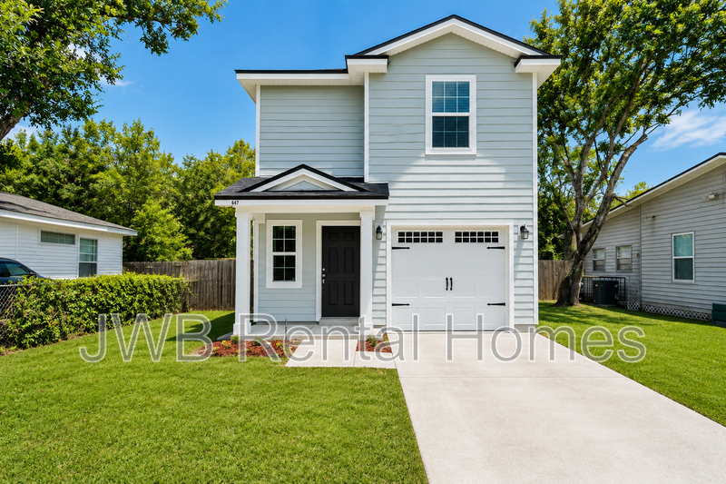 Jacksonville House: 647 Melba St