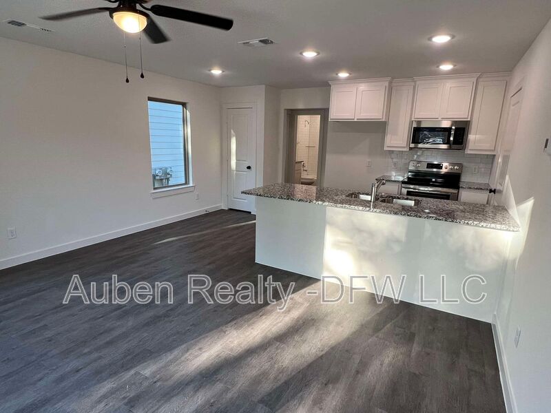 Denison House: 2430 South Fannin Avenue