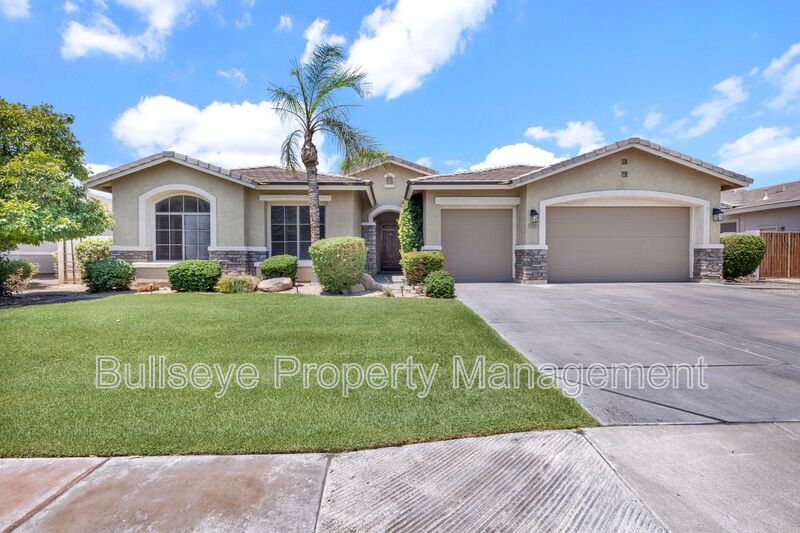 Mesa House: 1550 N. Robin Lane