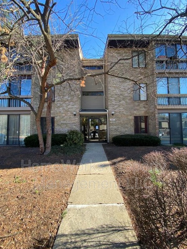 Columbia House: 10547 Twin Rivers Rd Unit F-2