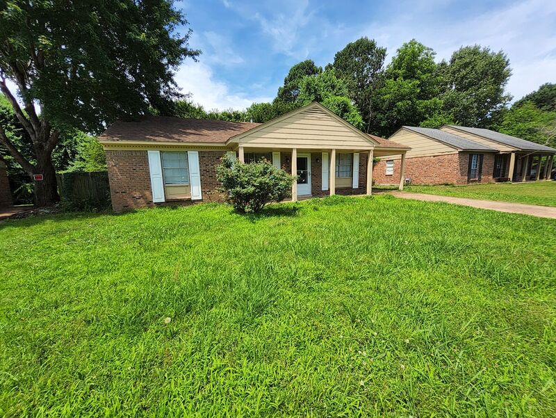 Horn Lake House: 6273 Tulane Rd