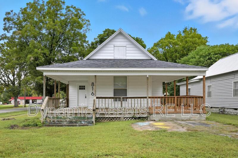 Pittsburg House: 816 W 3rd St