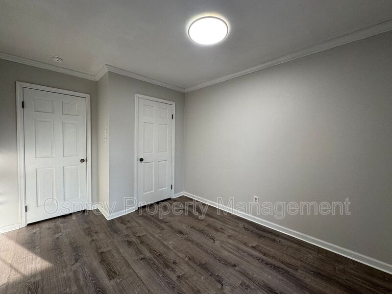 Charming, end-unit brick townhome! *ASK ABOUT OF ZERO DEPOSIT* - Photo 18