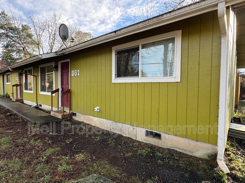 Shelton Condo: 861 Ellinor Ave