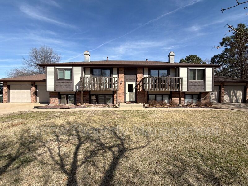 Lincoln Condo: 5050 Prince Road