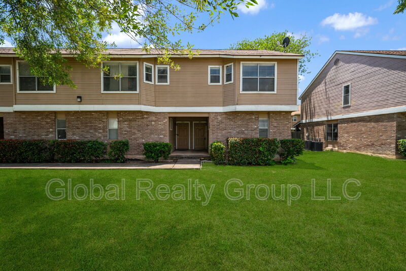 Schertz Townhome: 909 Schertz Parkway