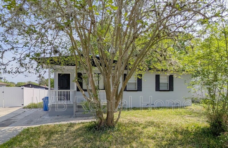 Jacksonville House: 5739 Bree Rd