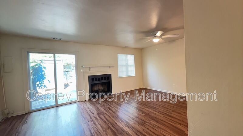 Beautiful 3 Bedroom Home in Virginia Beach with Updated Kitchen! - Photo 6