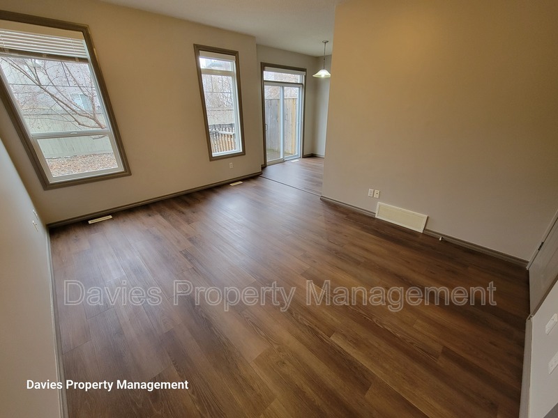 Edmonton Townhome: 735 85 Street SW