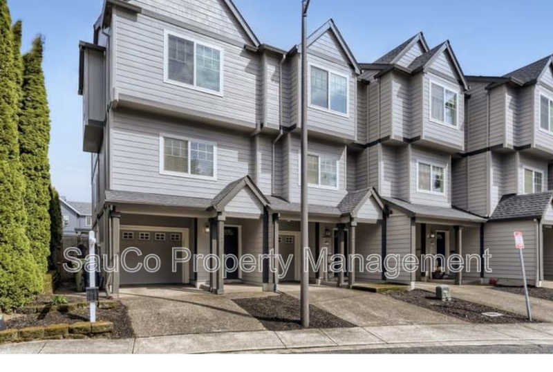 Hillsboro House: 7839 NE Kian Ln