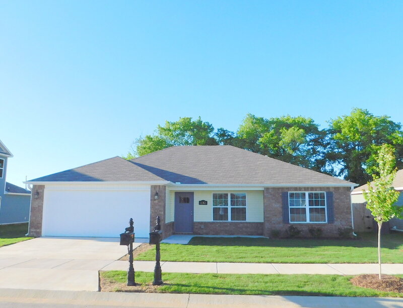 Fayetteville House: 1142 S Gentle Valley Dr