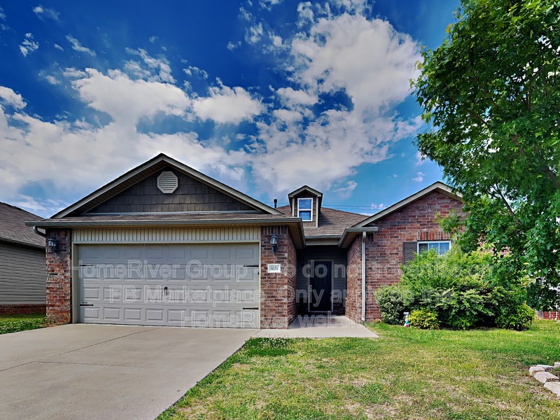 Owasso House: 6616 N 128th East Ave