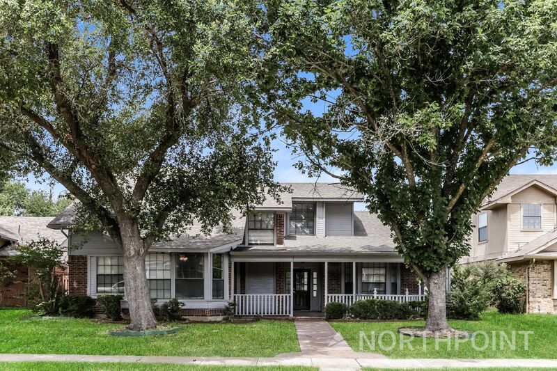 Mesquite House: 2313 Roanoke Cir