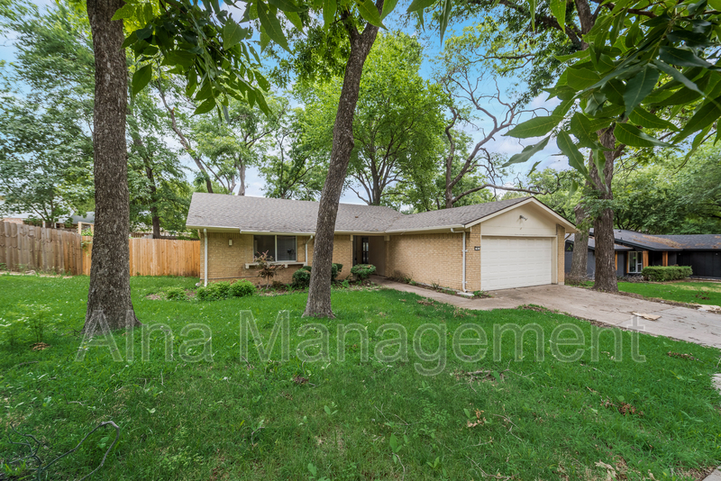 Plano House: 4 Eastlane Pl