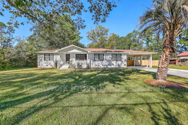 Summerville House: 702 North Palmetto Street