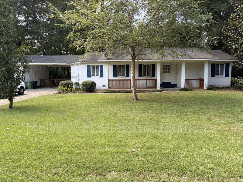 Hattiesburg House: 419 S 36th Ave