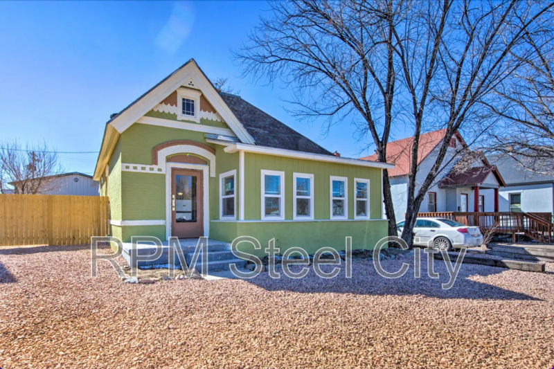 Pueblo House: 706 Wilson Ave