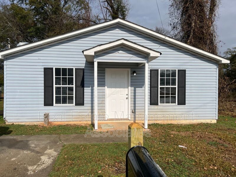 Griffin House: 201 Grove Pl