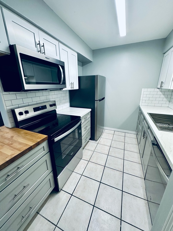 Daphne Condo: 500 Lincoln Street - 108 B