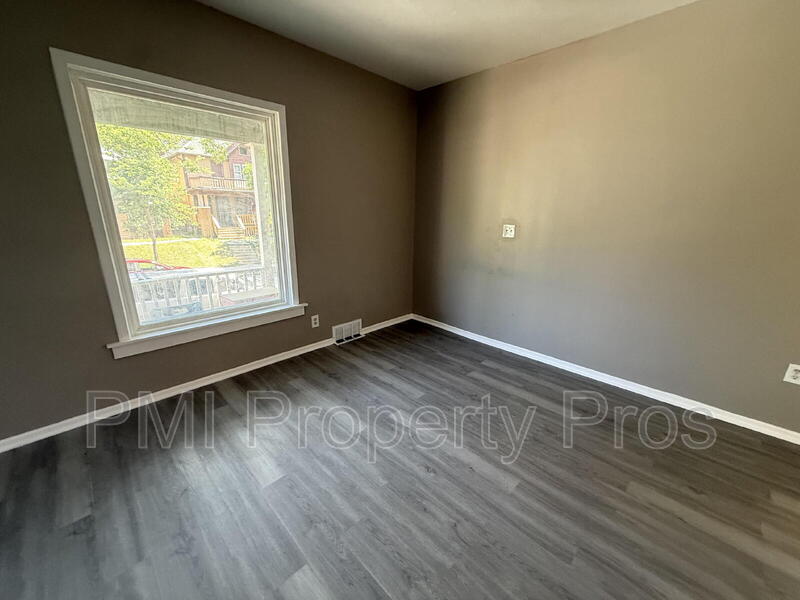 Milwaukee Condo: 1943 N 38th St