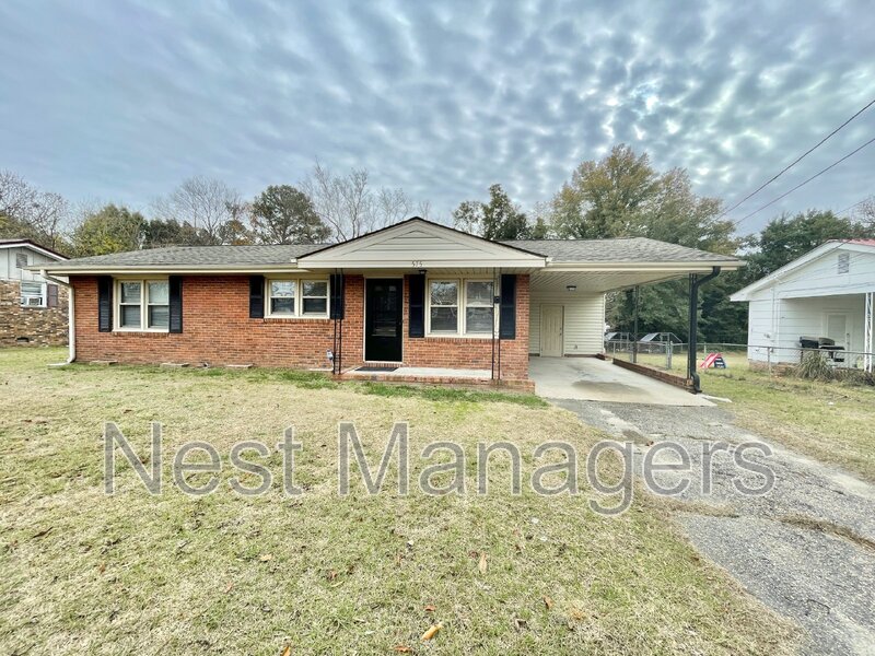 Fayetteville House: 575 Braxton Blvd