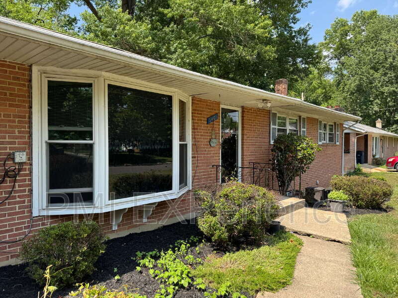 Temple Hills House: 6405 Roberts Drive