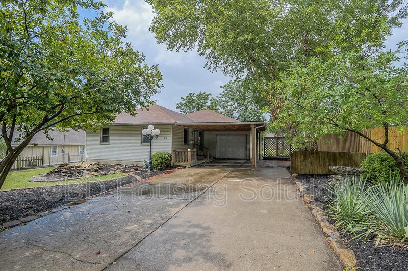 Independence House: 1616 S Pleasant St