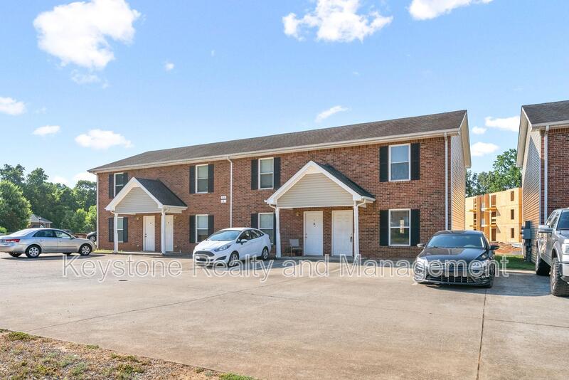 Clarksville Townhome: 512 Peachers Ridge Road
