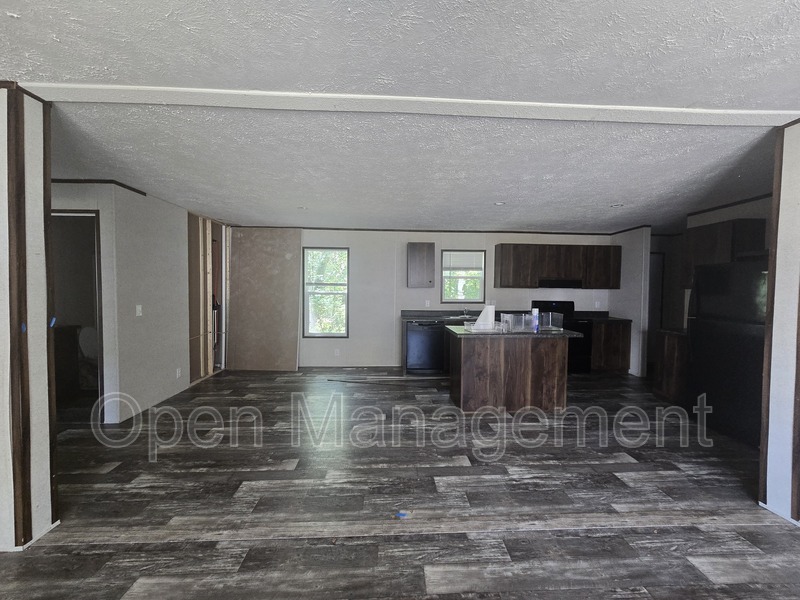 Nixa House: 16 English Village Park