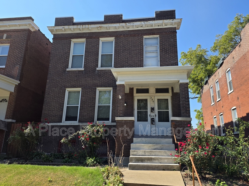 St. Louis Condo: 736 Dover Place