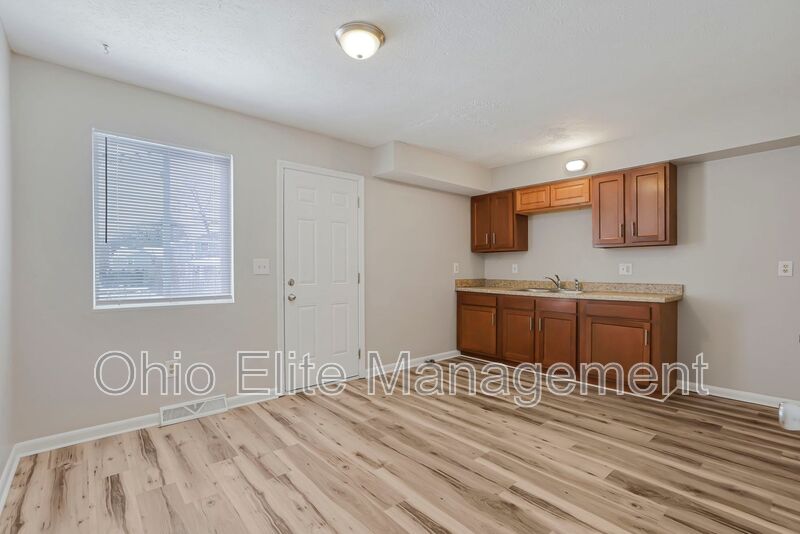 Columbus House: 429 Barnett Road