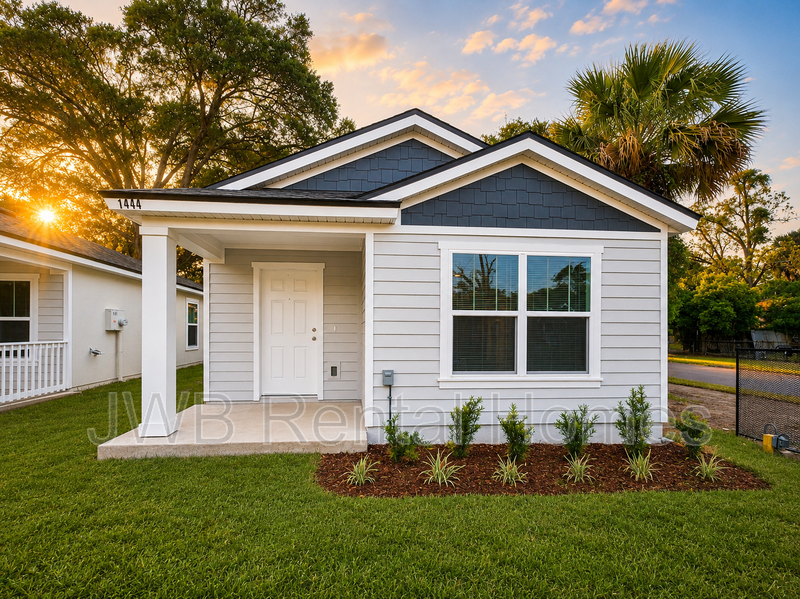 Jacksonville House: 1444 6th St W