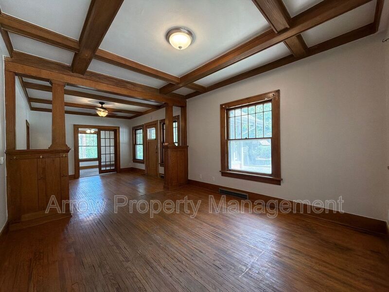 Lincoln House: 415 N 32nd Street